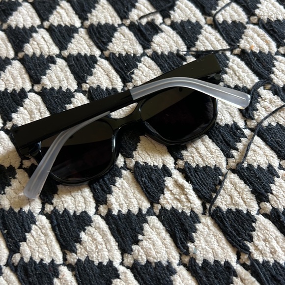 Elizabeth and James Avery Sunglasses Black and clear! Adorable & chic! - Picture 4 of 12